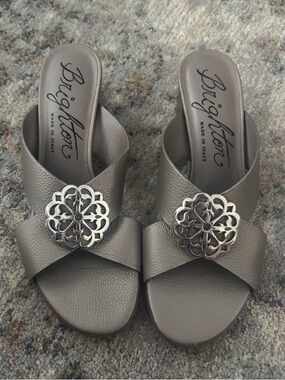 Brighton Women’s Silver Leather Slide Sandals heels size 8.5